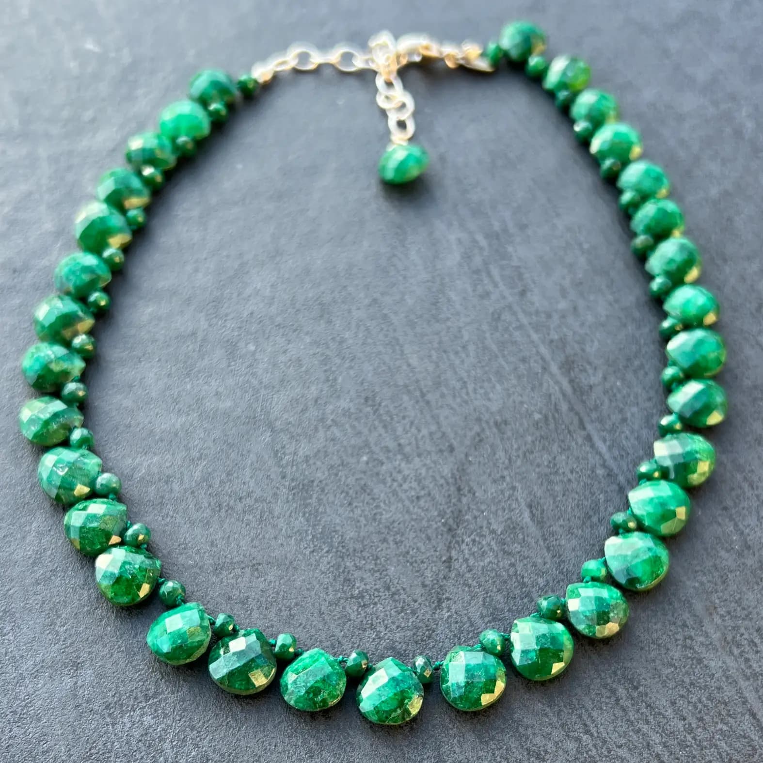 EMERALD HEARTS COLLAR